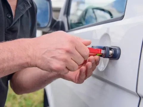 Car unlock service helping a locked-out driver in Strathmore.