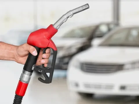 Fuel delivery service helping a stranded driver in Chestermere.